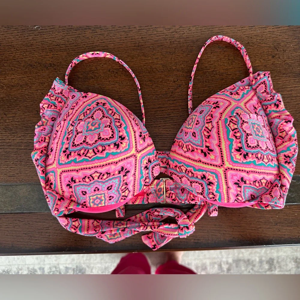 NWOT 34DD TOP SHADE&SHORE